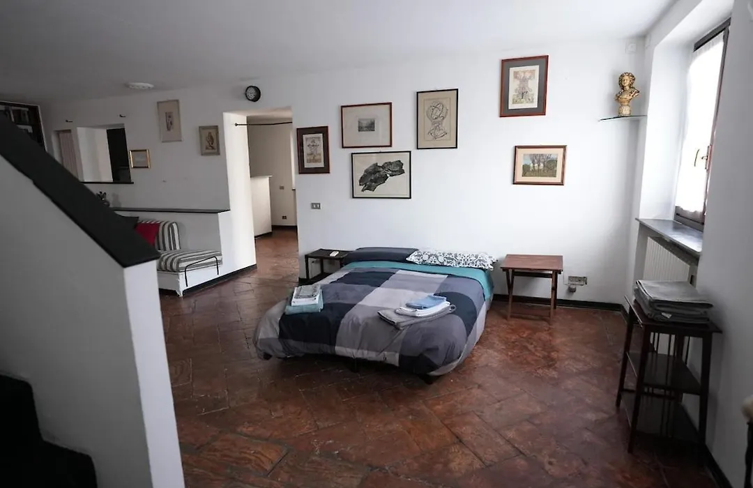 Very Central Vintage Milanese Apartment-1