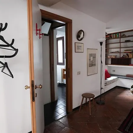Very Central Vintage Milanese Apartment-2