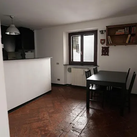 Very Central Vintage Milanese Apartment-3